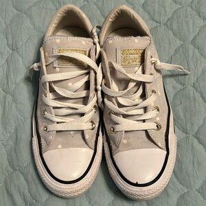Women’s Converse tennis shoes Size 5